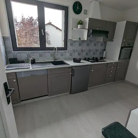 Maison - 2 A 6 Voyageurs - Aristide Briand