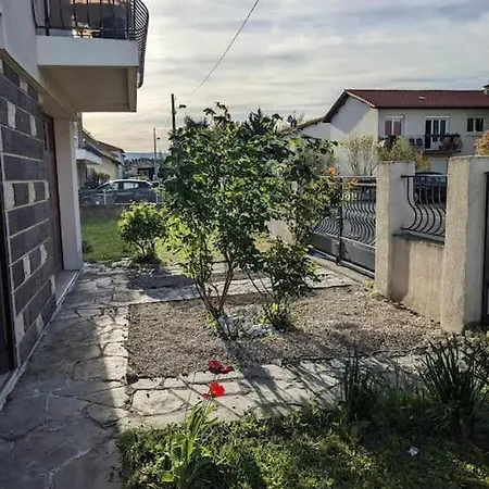 Maison - 2 A 6 Voyageurs - Aristide Briand